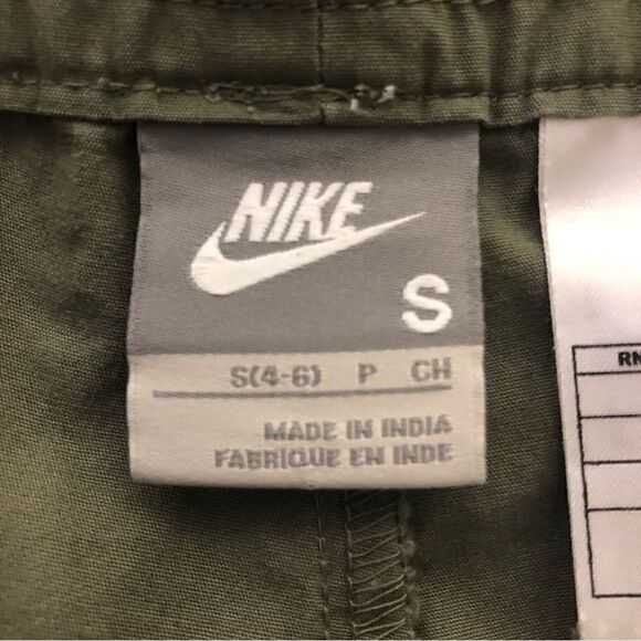 Nike Women’s Khaki Shorts, Size S 4-6, waist adjustable straps - Picture 7 of 10